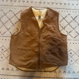 Men’s Carhartt Sherpa lined vintage style canvas vest in a size large